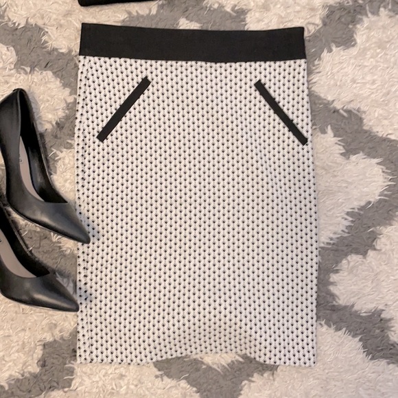 Skirts - Picture 2 of 4